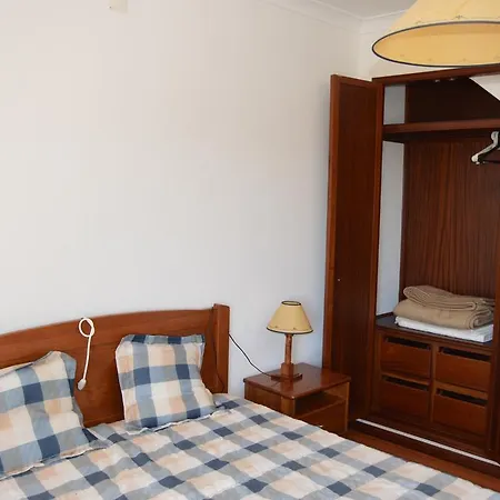 ゲストハウス Alojamentos Dos Mangues